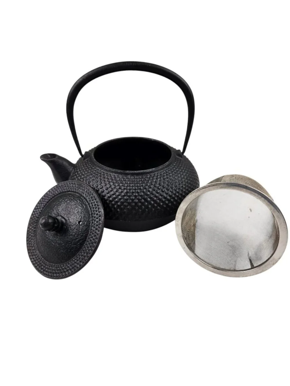 Small Black Cast Iron Teapot w/ Infuser – Textured Japanese‑Style Design